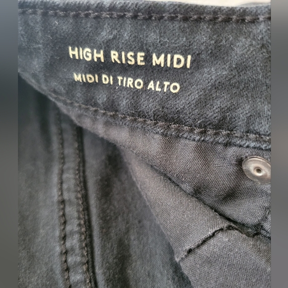 High Rise Midi Shorts - Picture 4 of 4